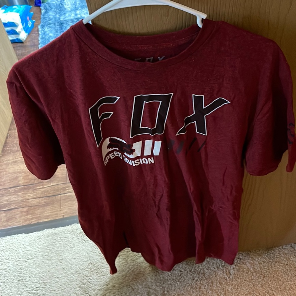Large fox shirt never worn tags are off though
